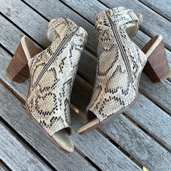 NWOT BareTraps Reining Faux Snakeskin Bootie Sandals Women’s size 8 - Picture 7 of 16